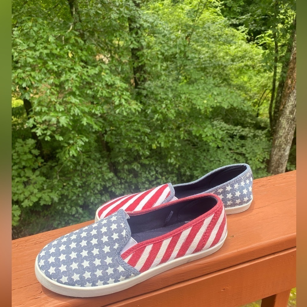 Women’s Patriotic / American Flag/Fourth of July Canvas Shoes size 6